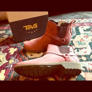Teva De La Vina Dos Chelsea Boots